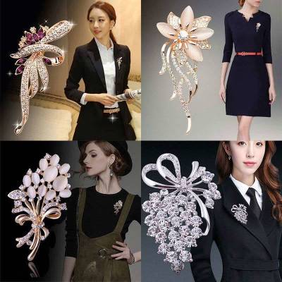 Best Seller in Europe and America High-End Crystal Brooch Women's Alloy Corsage Multiple Options Pearl Flower Accessories Factory Wholesale