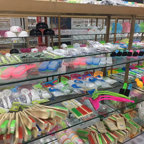 one yuan store supply 1 yuan model department store supply yiwu wholesale of small articles 1 yuan daily necessities supermarket small gifts