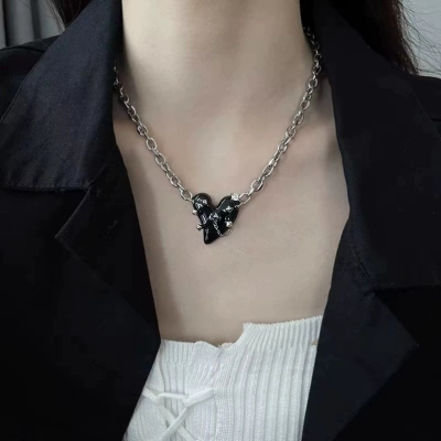 Sweet Cool Style Zircon Black Love Chain Necklace Affordable Luxury Fashion Ins Clavicle Chain Metal Temperament Wild Necklace