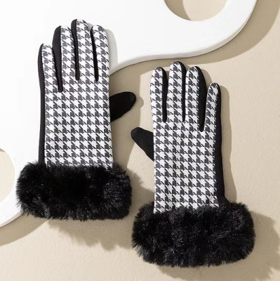 A Pair of Houndstooth Wool Mouth Printed Five-Finger Gloves